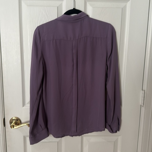 The Limited Lavender Blouse lightweight button up size medium - Picture 4 of 4